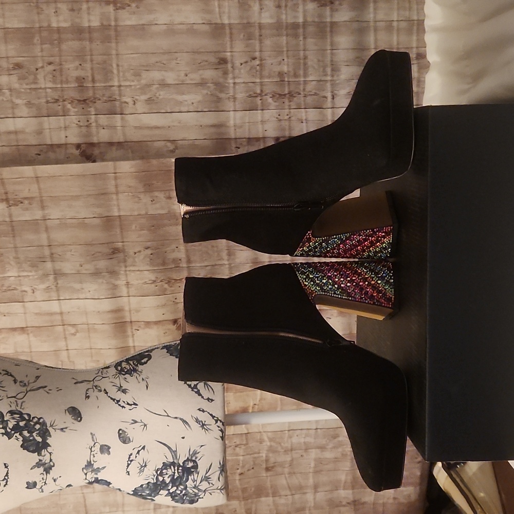 NWT NIB Betsey Johnson Size 5 MSRP $109.00 Black Rainv Rhinestoned Heeled Boots - Picture 5 of 5